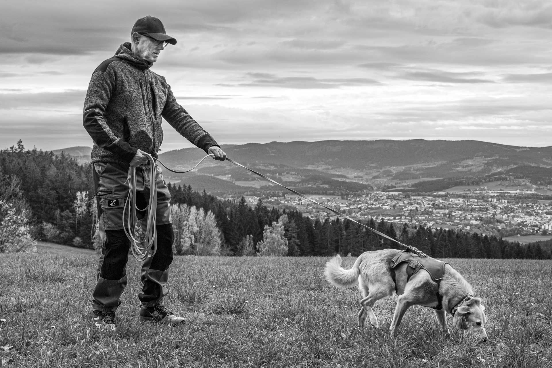 WoidSchnüffler® Mantrailing Trainer Dieter mit Suchhund Oscar