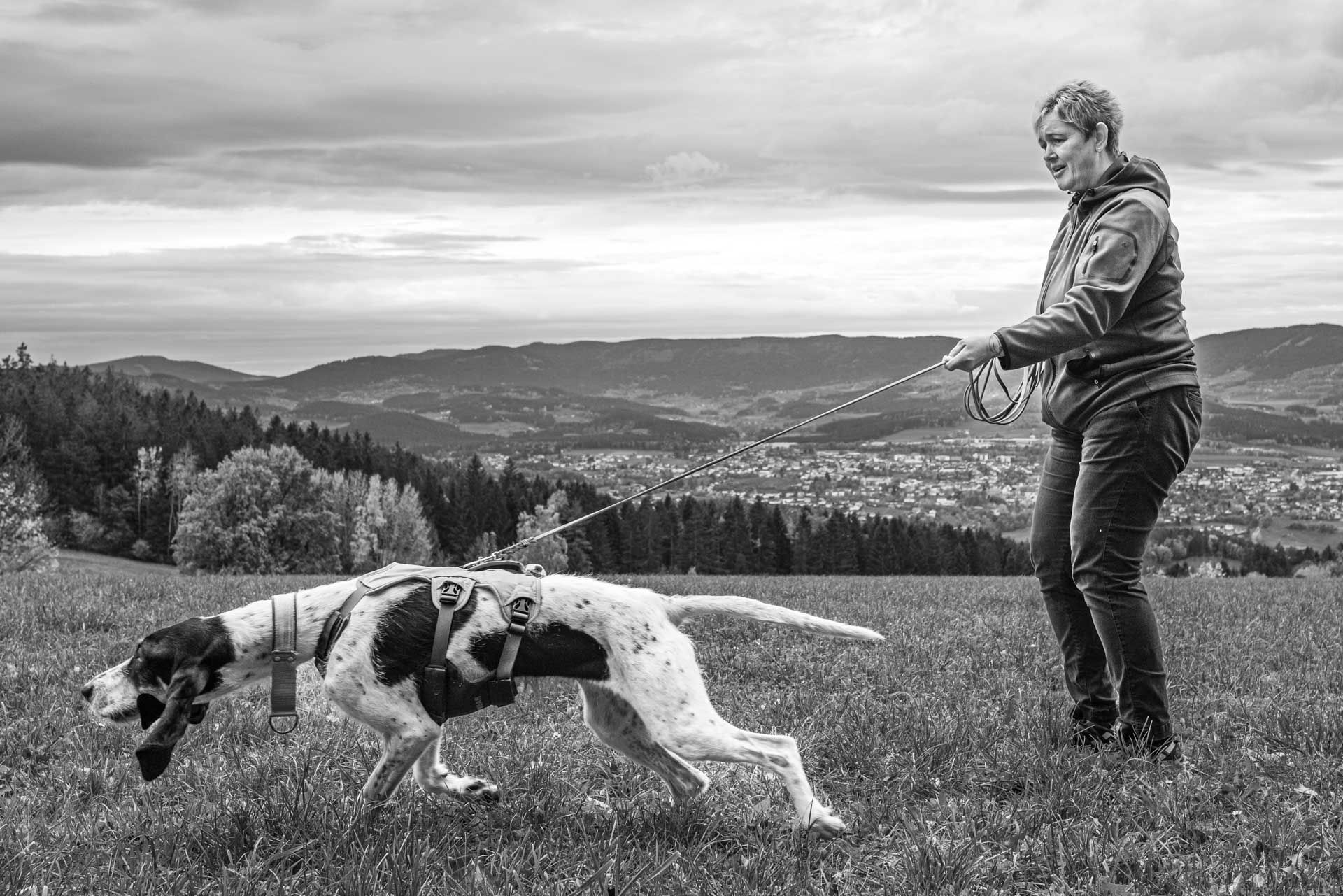 WoidSchnüffler® Mantrailing Trainerin Sandra mit Suchhund Ronja